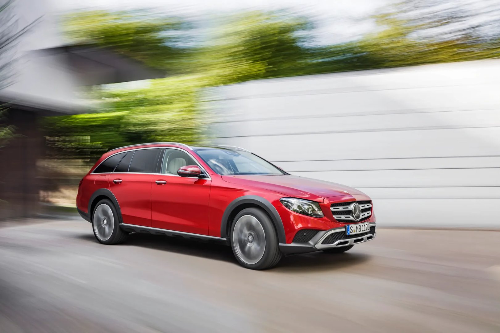 Mercedes_E-Class_5_generation__Estate_5-door__2.jpg