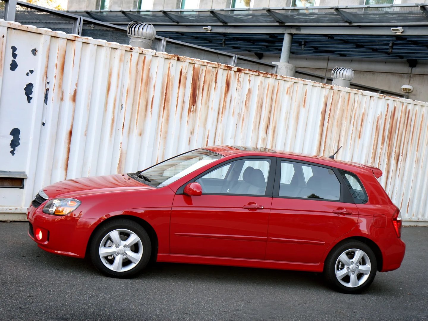 Kia_Spectra_2_generation__Hatchback_5-door__3.jpg