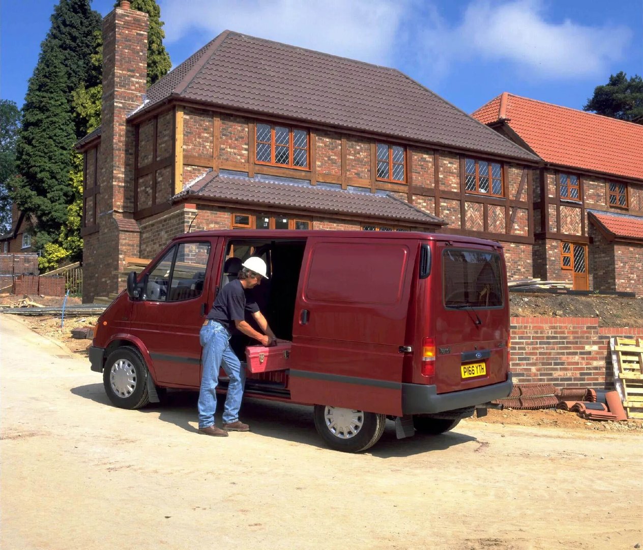 Ford_Transit_2_generation_restyling__Van__1.jpg