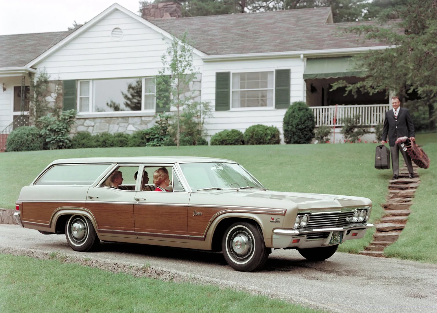Chevrolet_Caprice_1_generation__Estate_5-door__1.jpg