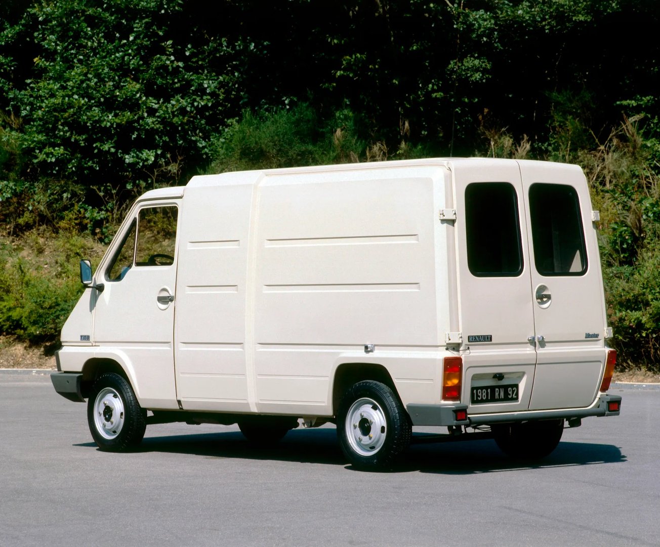 Renault_Master_1_generation__Van_Long__3.jpg
