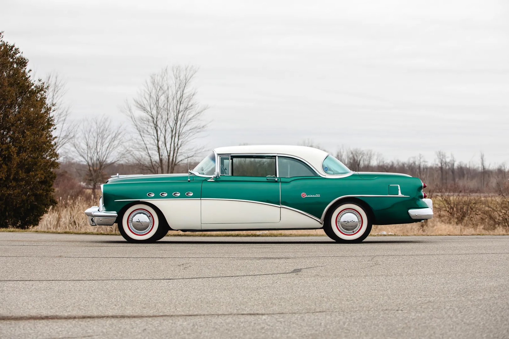 Buick_Roadmaster_6_generation__Coupe_Hardtop__2.jpg