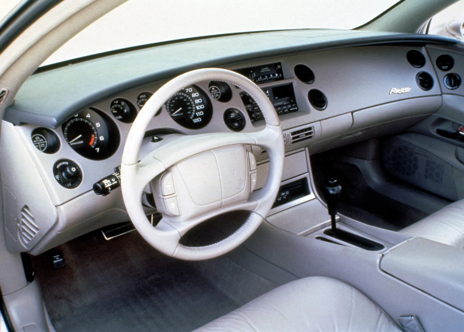 Buick_Riviera_8_generation__Coupe__10.jpg