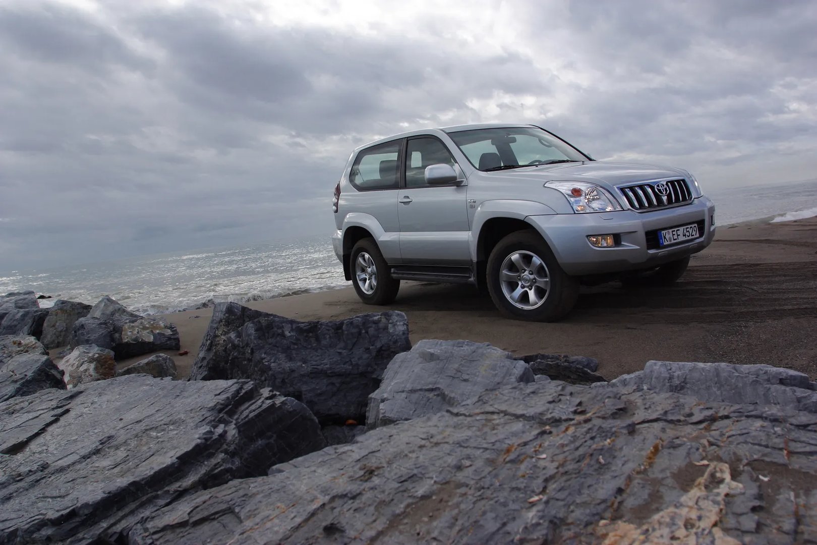 Toyota_Land_Cruiser_3_generation_restyling__SUV_3-doors__7.jpg