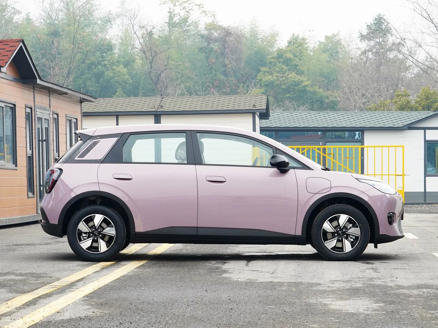 aion_UT_1_generation__Hatchback_5-door__4.jpg