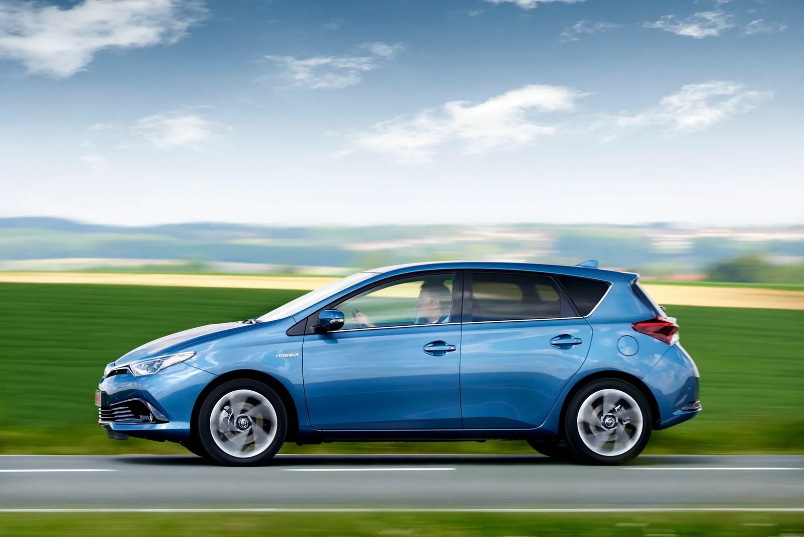 Toyota_Auris_2_generation_restyling__Hatchback_5-door__12.jpg