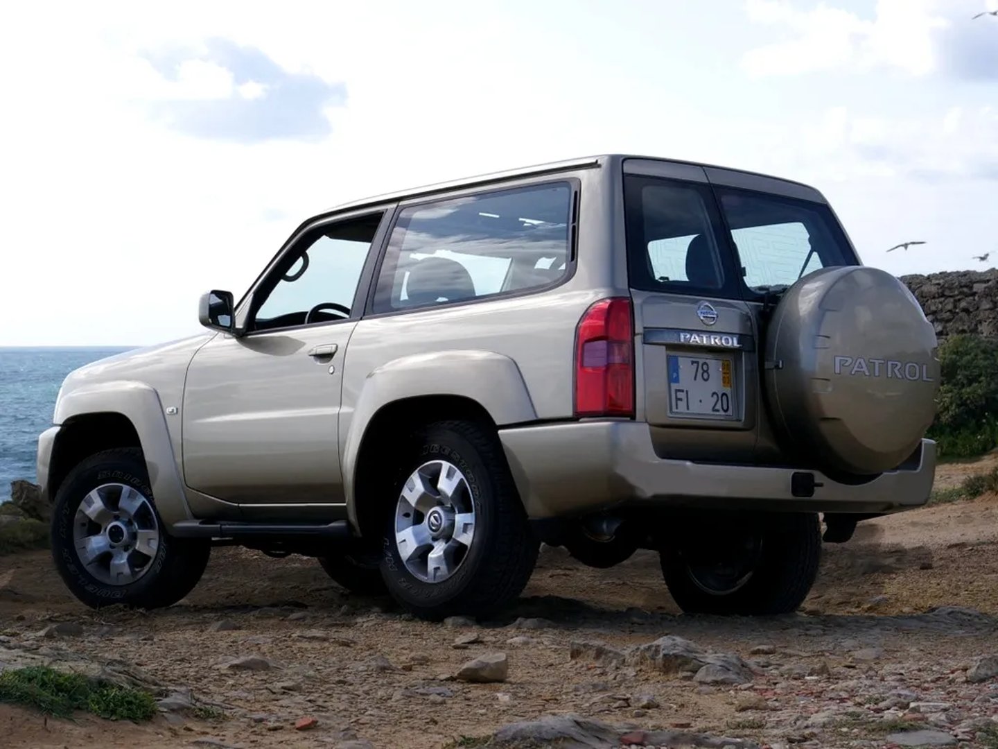 Nissan_Patrol_5_generation_restyling_2__SUV_3-doors__1.jpg