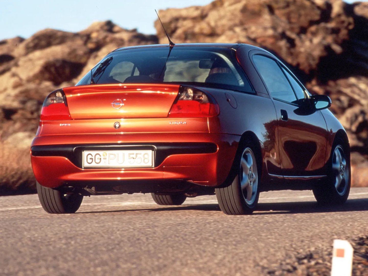 Opel_Tigra_1_generation__Coupe__4.jpg