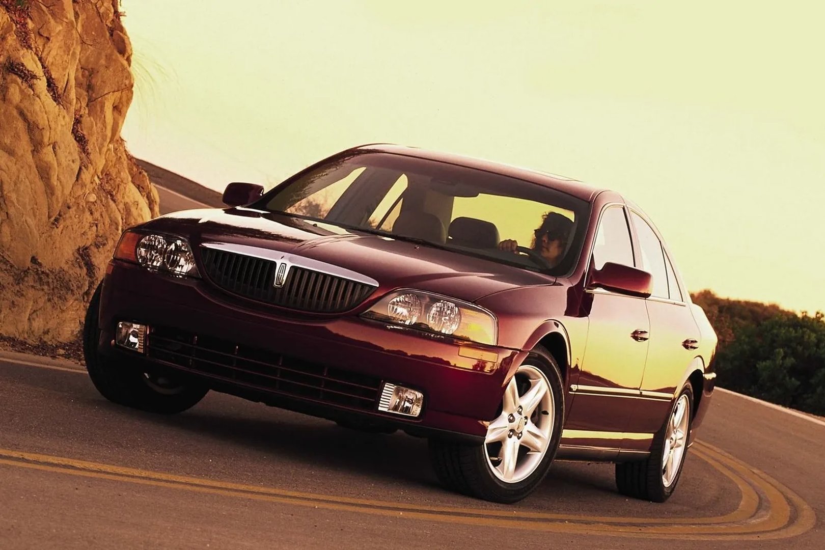 Lincoln_LS_1_generation__Sedan__13.jpg
