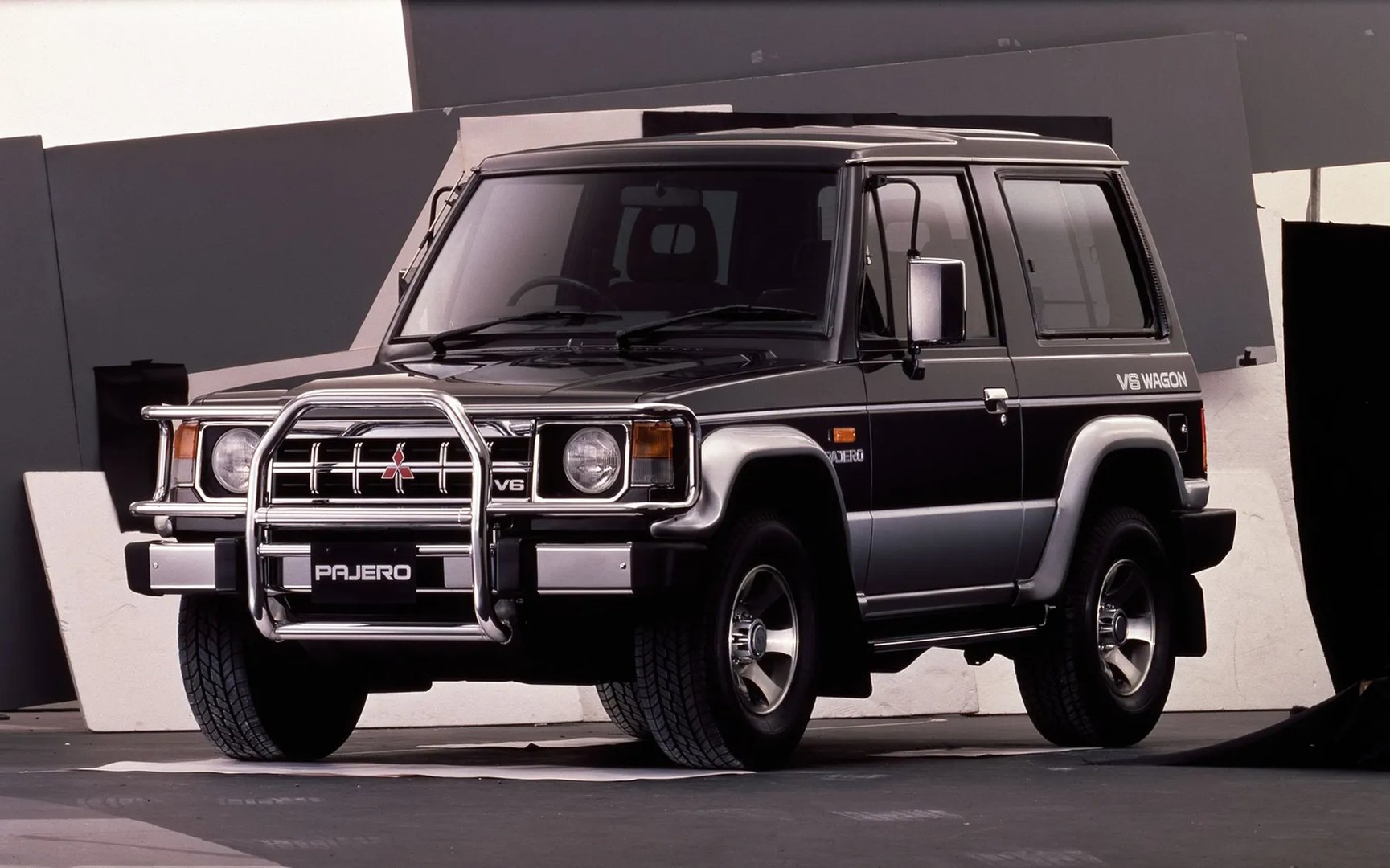 Mitsubishi_Pajero_1_generation__SUV_3-doors__10.jpg