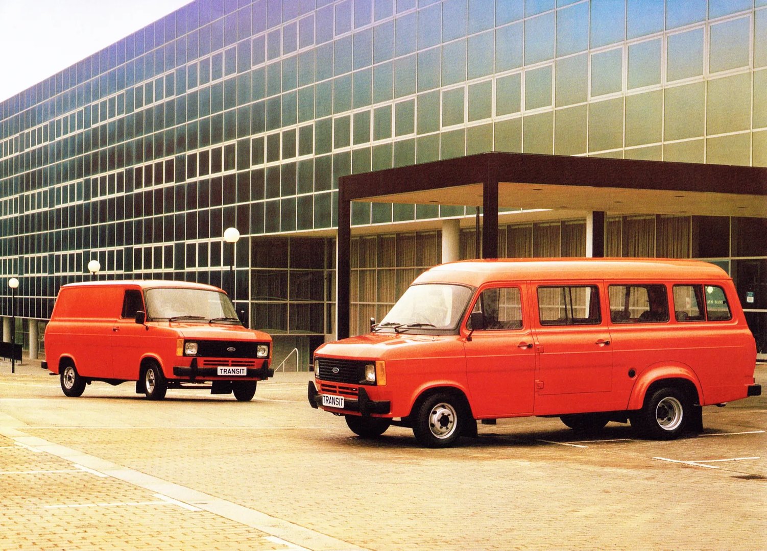 Ford_Transit_1_generation_restyling__Van__4.jpg