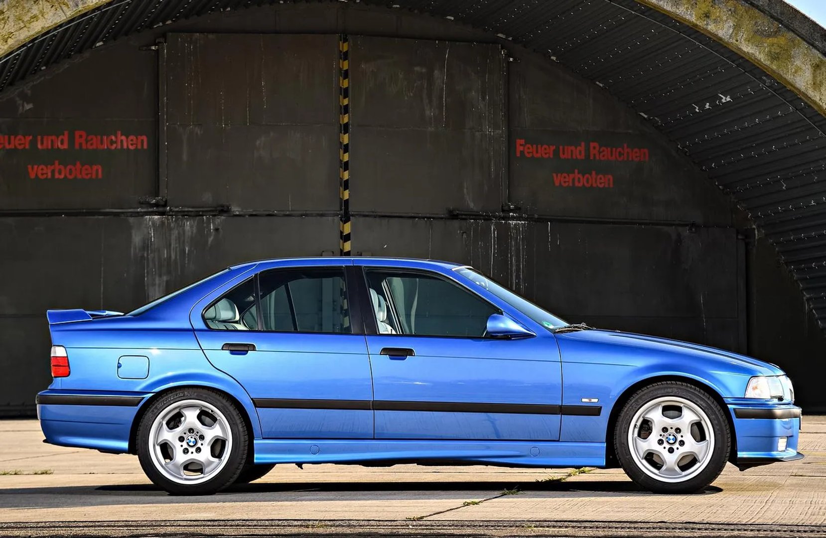 BMW_M3_2_generation__Sedan__1.jpg