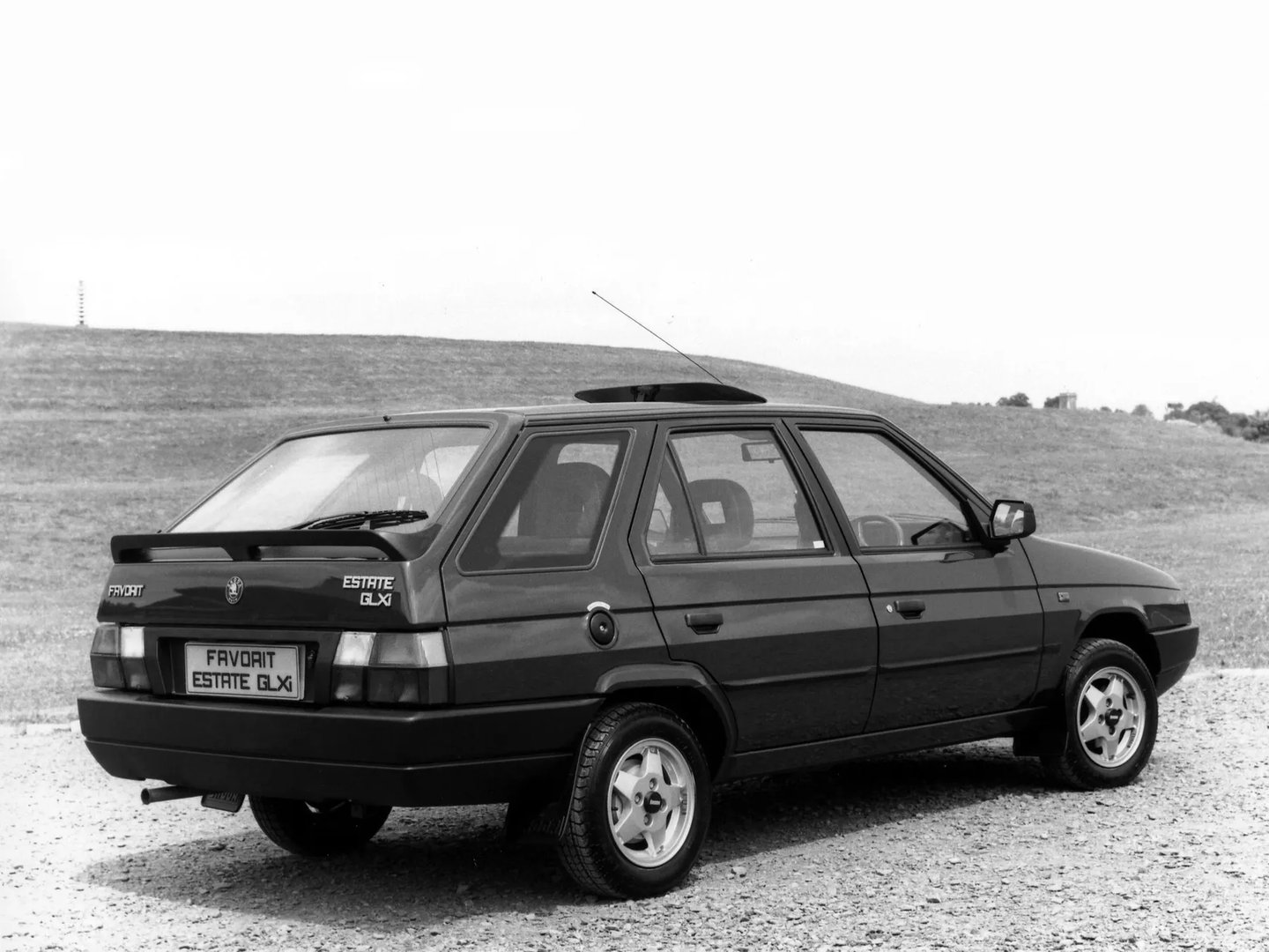 Skoda_Favorit_1_generation__Estate_5-door__2.jpg