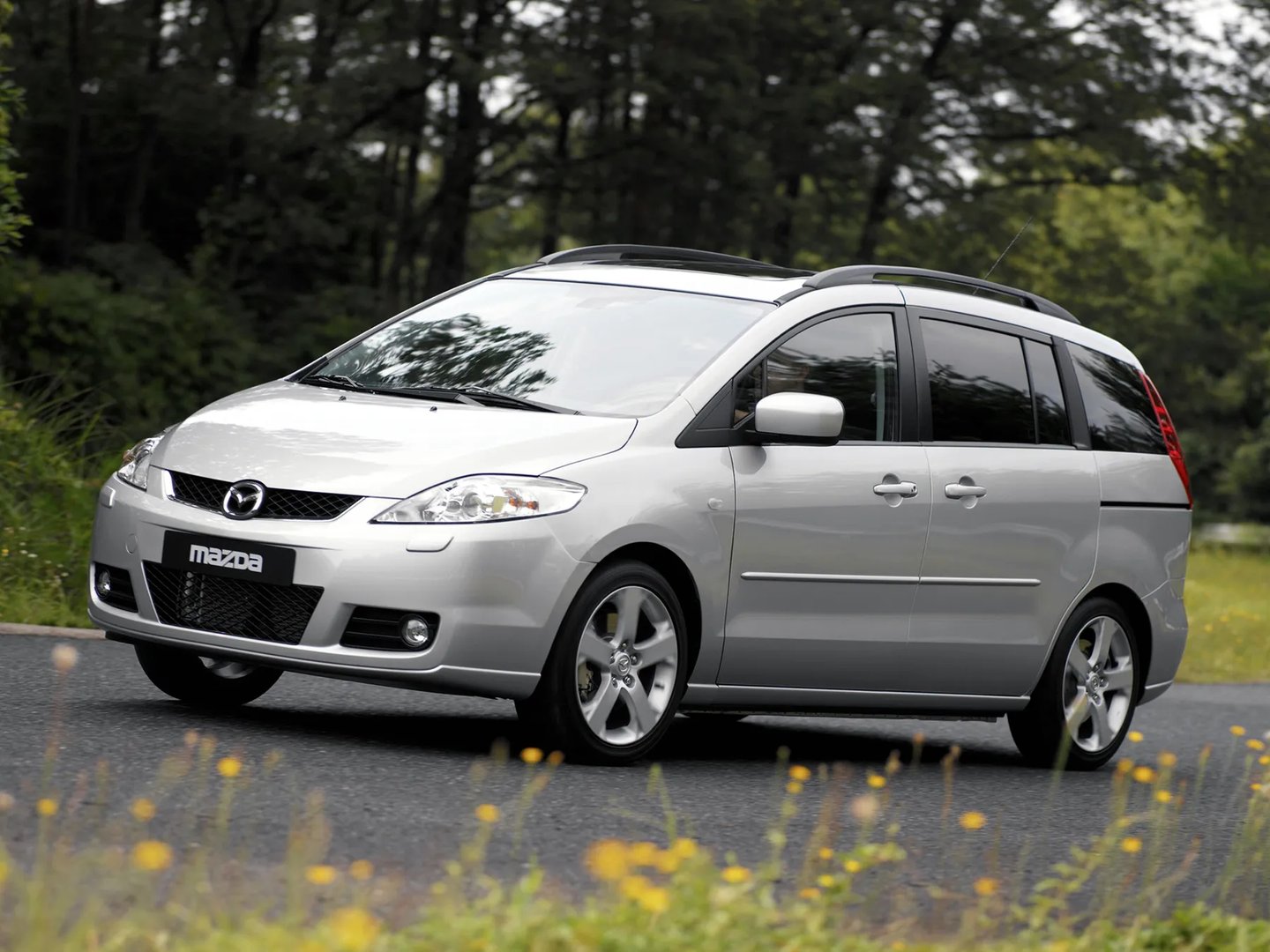 Mazda_5_1_generation__Compact_Van__7.jpg