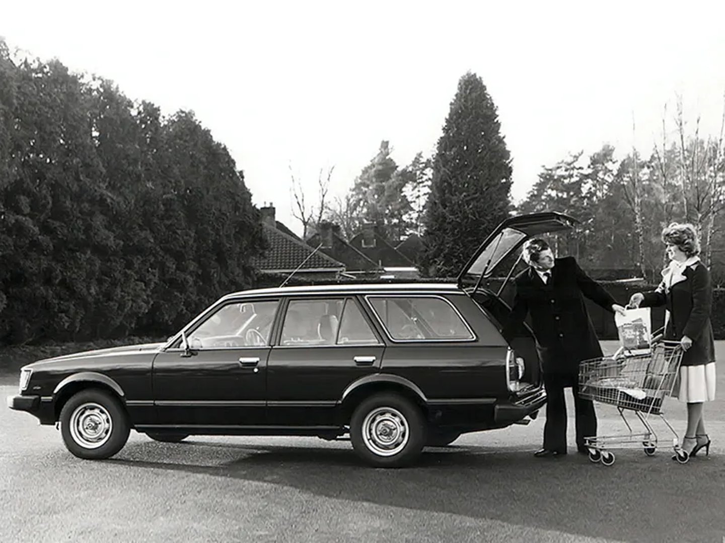 Toyota_Carina_2_generation__Estate_5-door__5.jpg