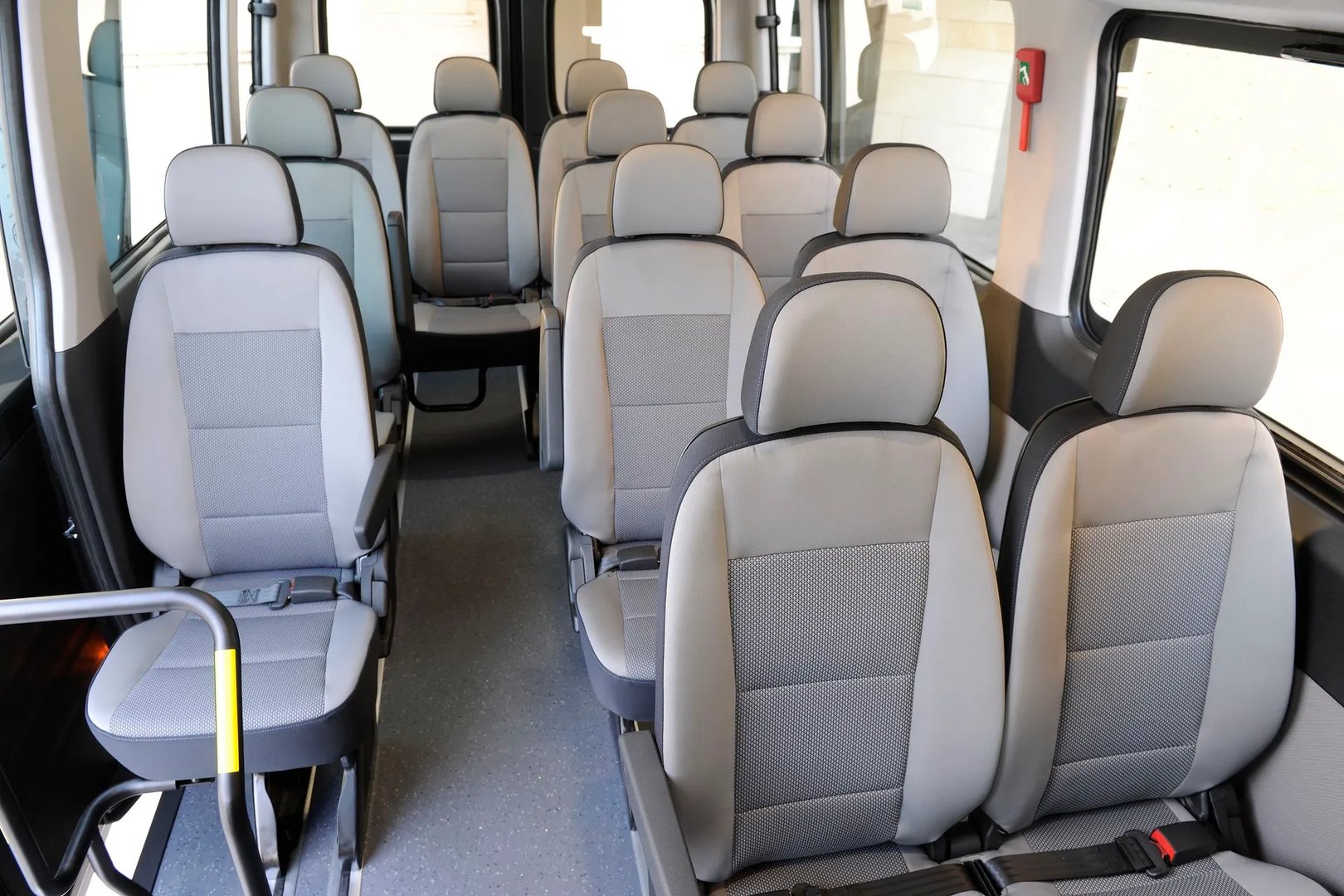 Hyundai_H350_1_generation__Minibus__10.jpg