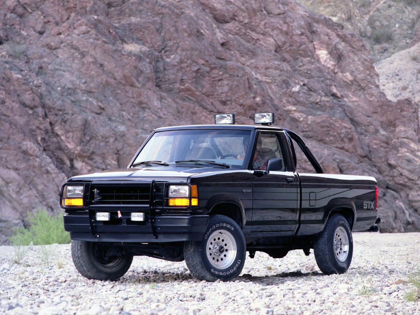 Ford_Ranger_(North_America)_1_generation_restyling__Pickup_single-cab__2.jpg
