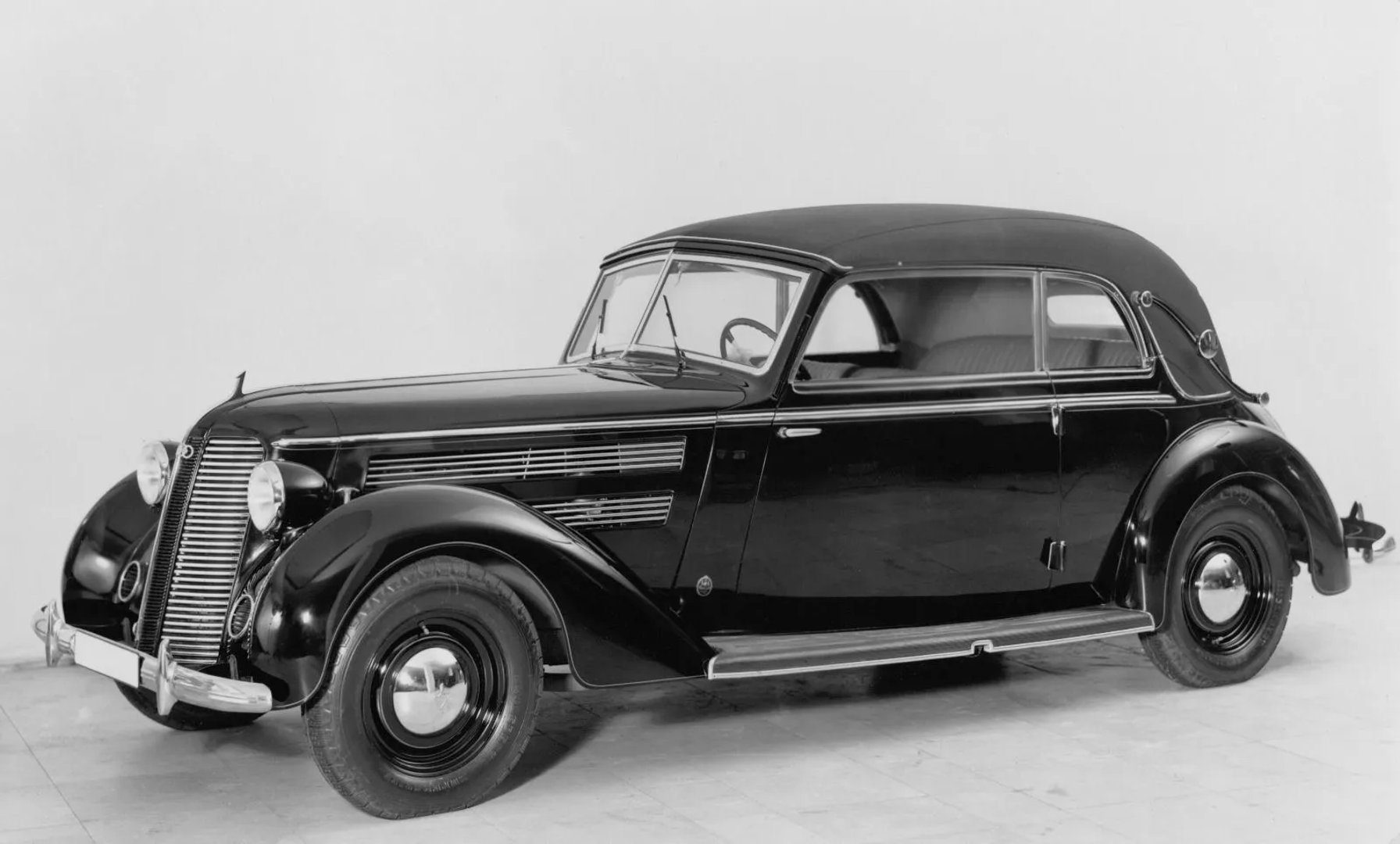 Audi_920_1_generation__Cabrio__1.jpg