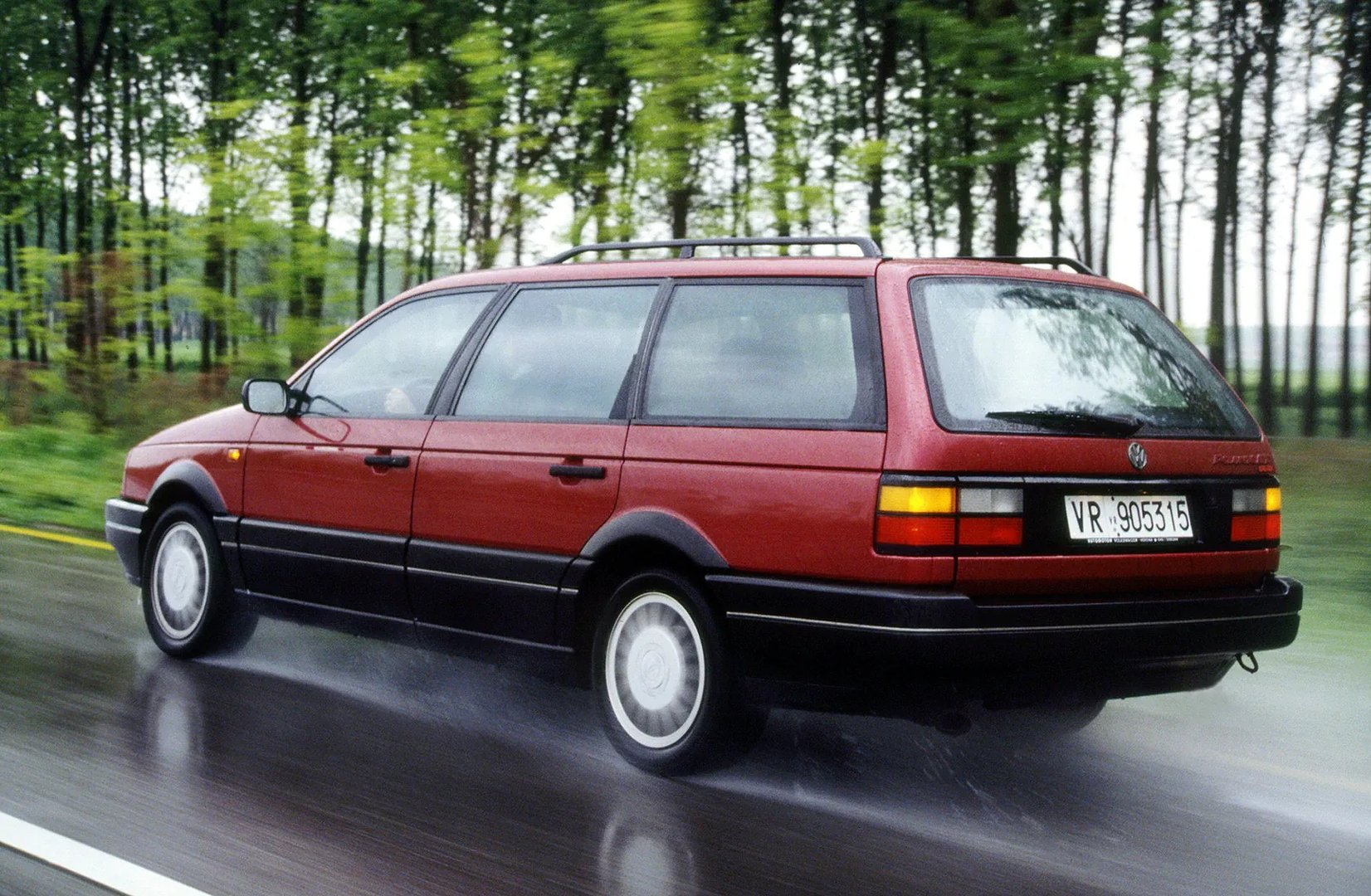 Volkswagen_Passat_3_generation__Estate_5-door__12.jpg