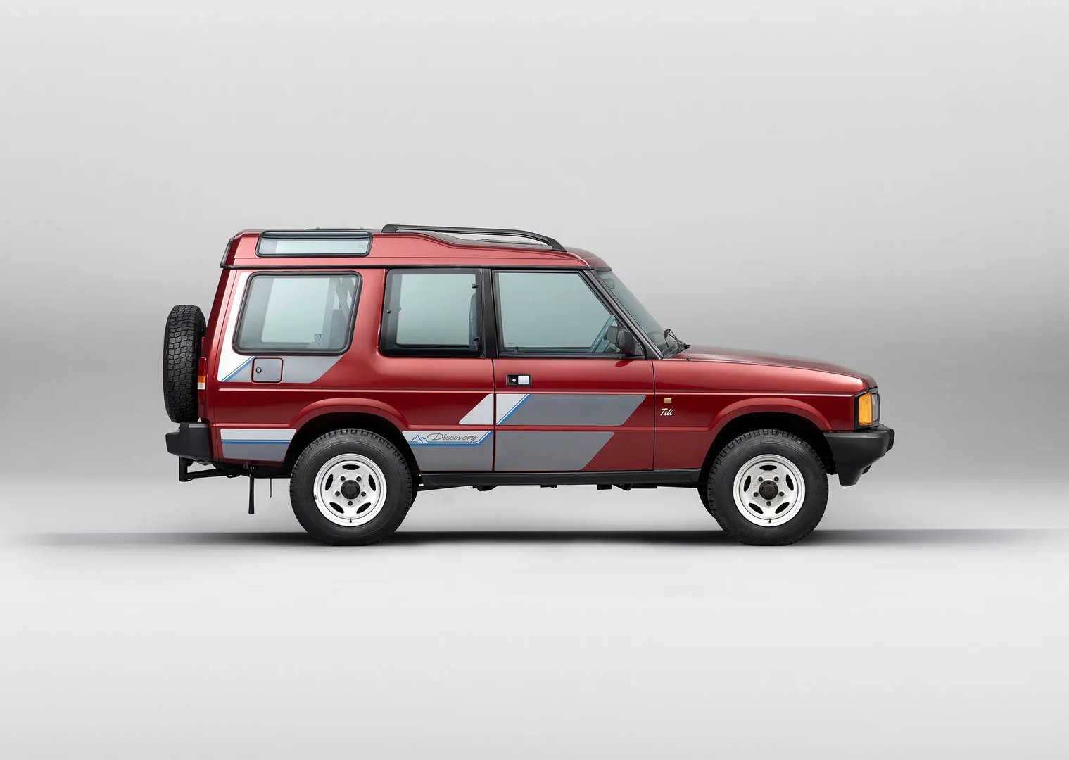 Land Rover_Discovery_1_generation__SUV_3-doors__5.jpg
