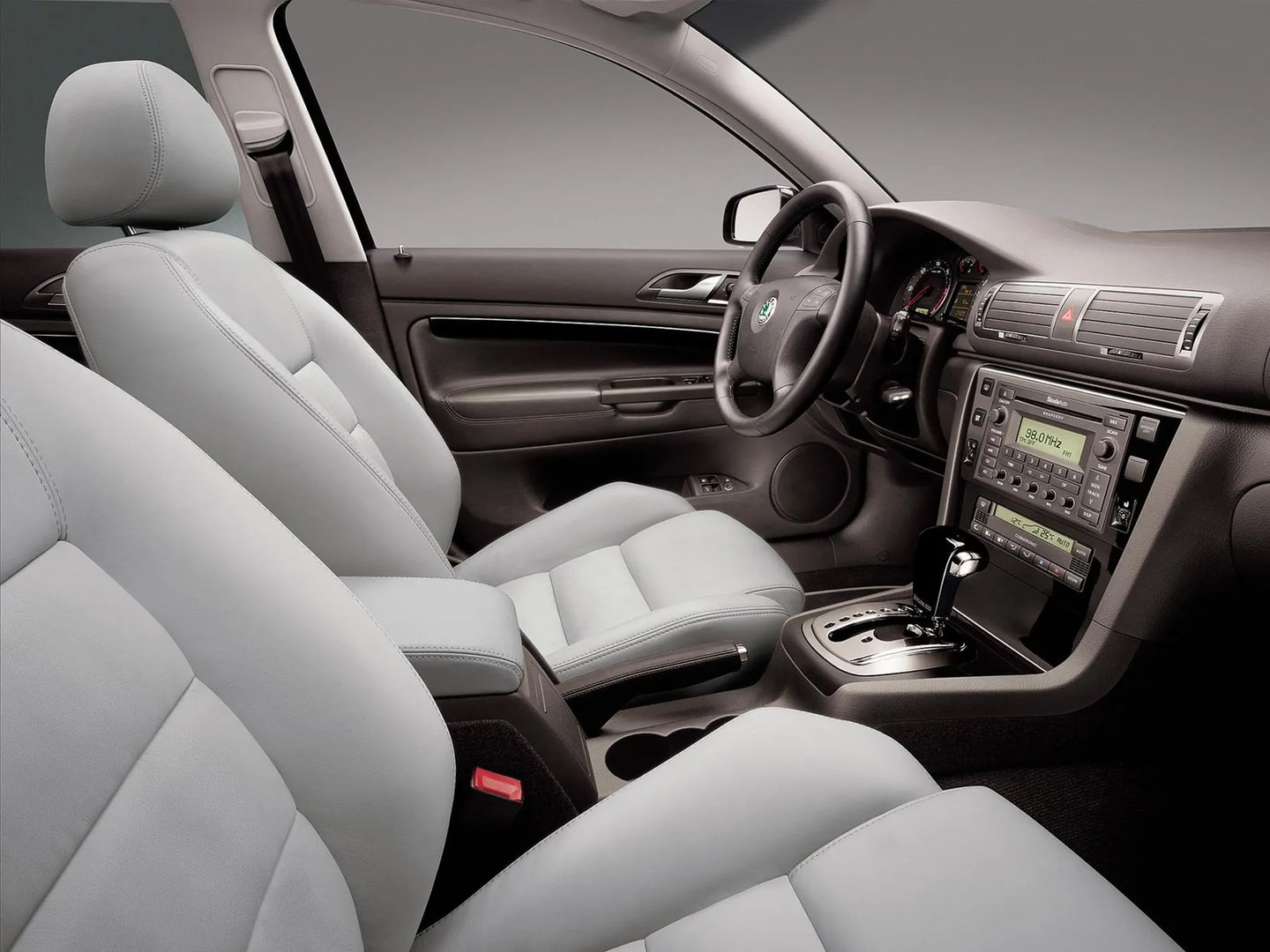 Skoda_Superb_1_generation_restyling__Sedan__10.jpg