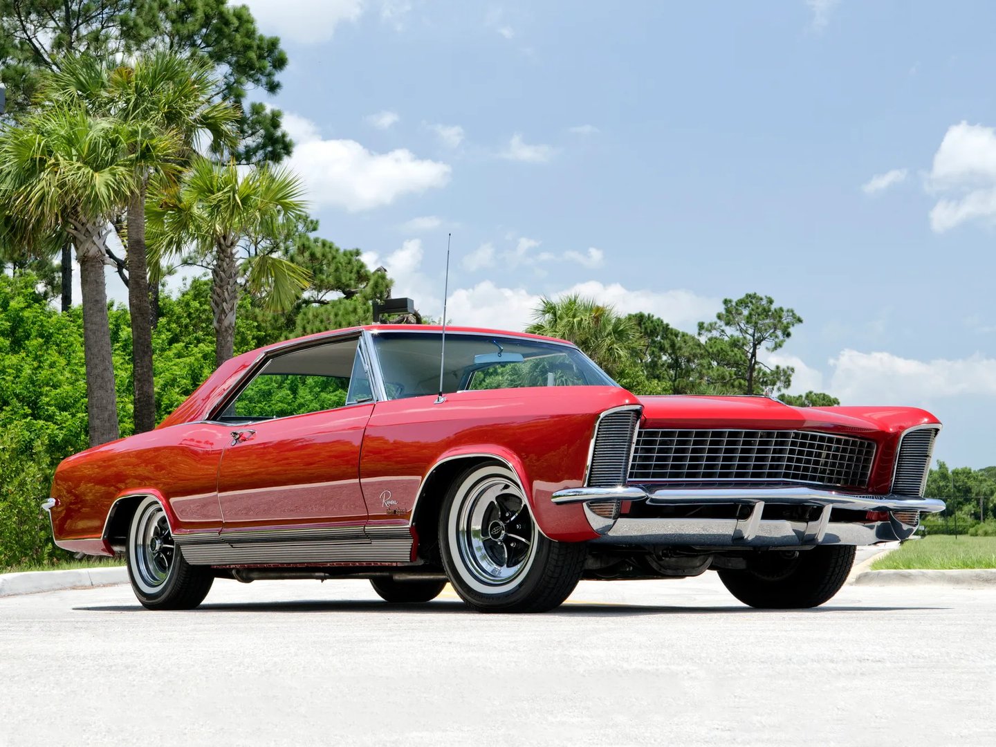 Buick_Riviera_1_generation__Sedan_2-doors__1.jpg