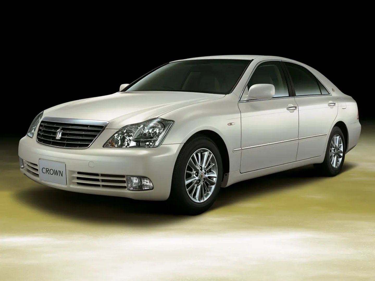 Toyota_Crown_12_generation__Sedan__2.jpg
