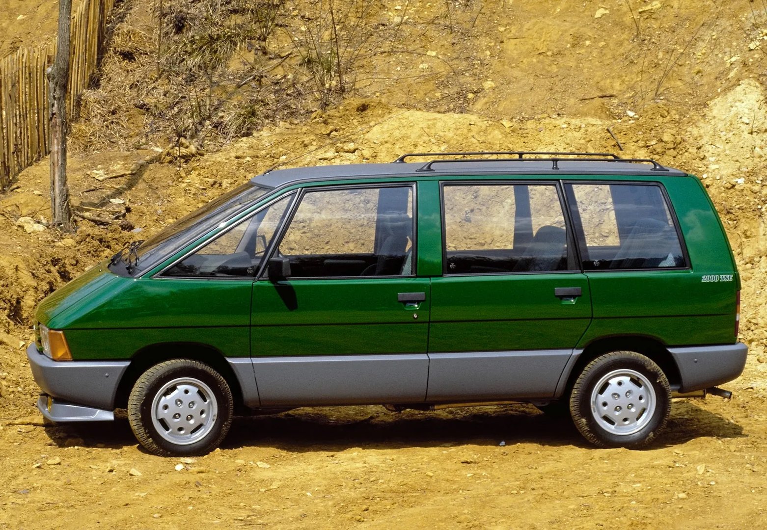 Renault_Espace_1_generation__Minivan__13.jpg