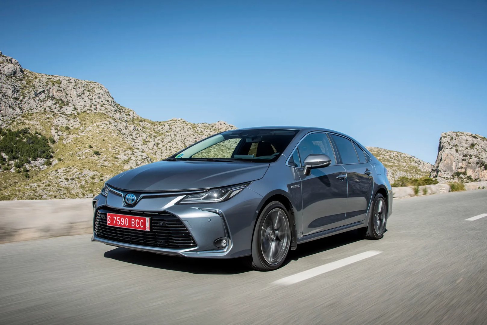 Toyota_Corolla_12_generation__Sedan__10.jpg