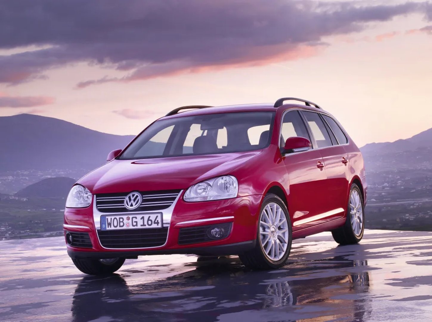 Volkswagen_Golf_5_generation__Estate_5-door__4.jpg