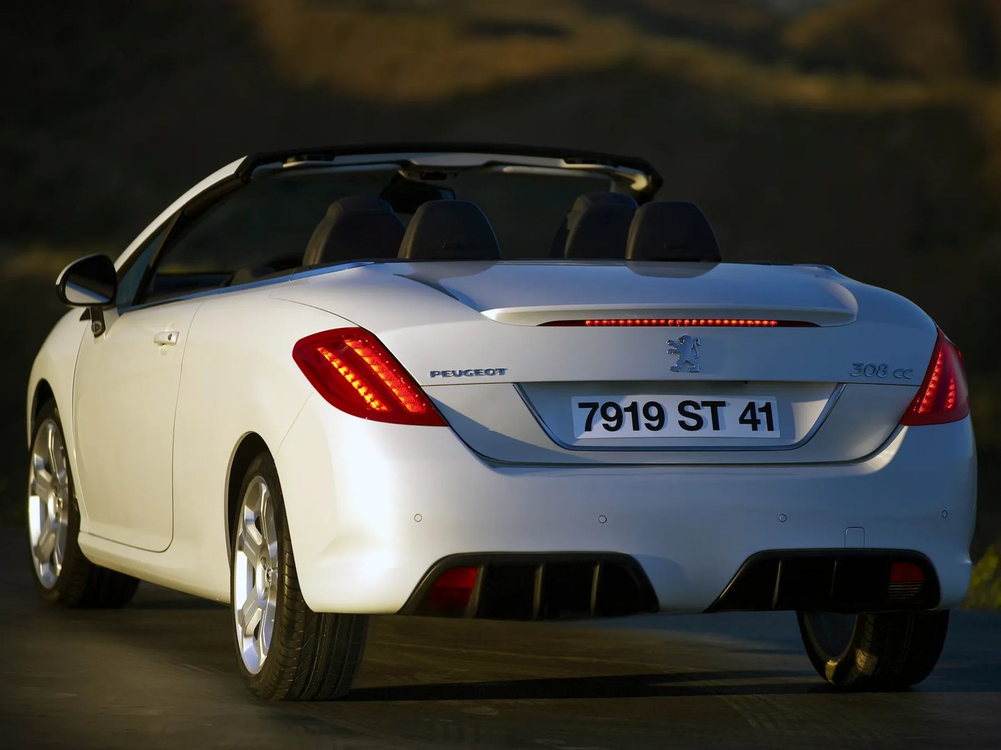 Peugeot_308_1_generation__Cabrio__1.jpg
