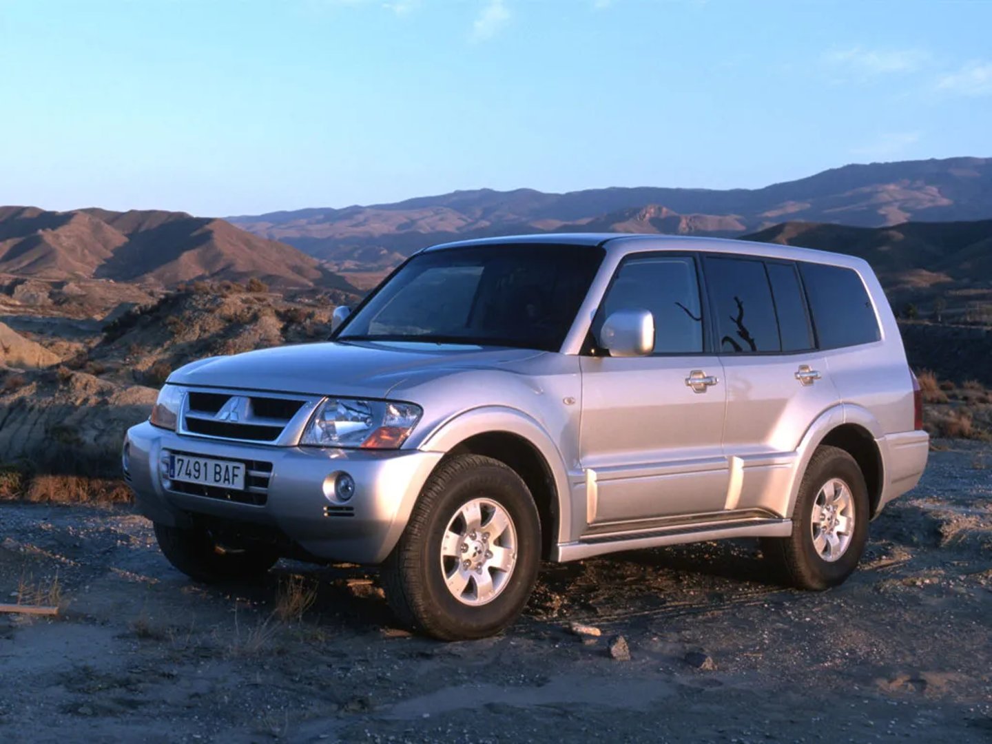 Mitsubishi_Pajero_3_generation_restyling_1__SUV_5-doors__6.jpg