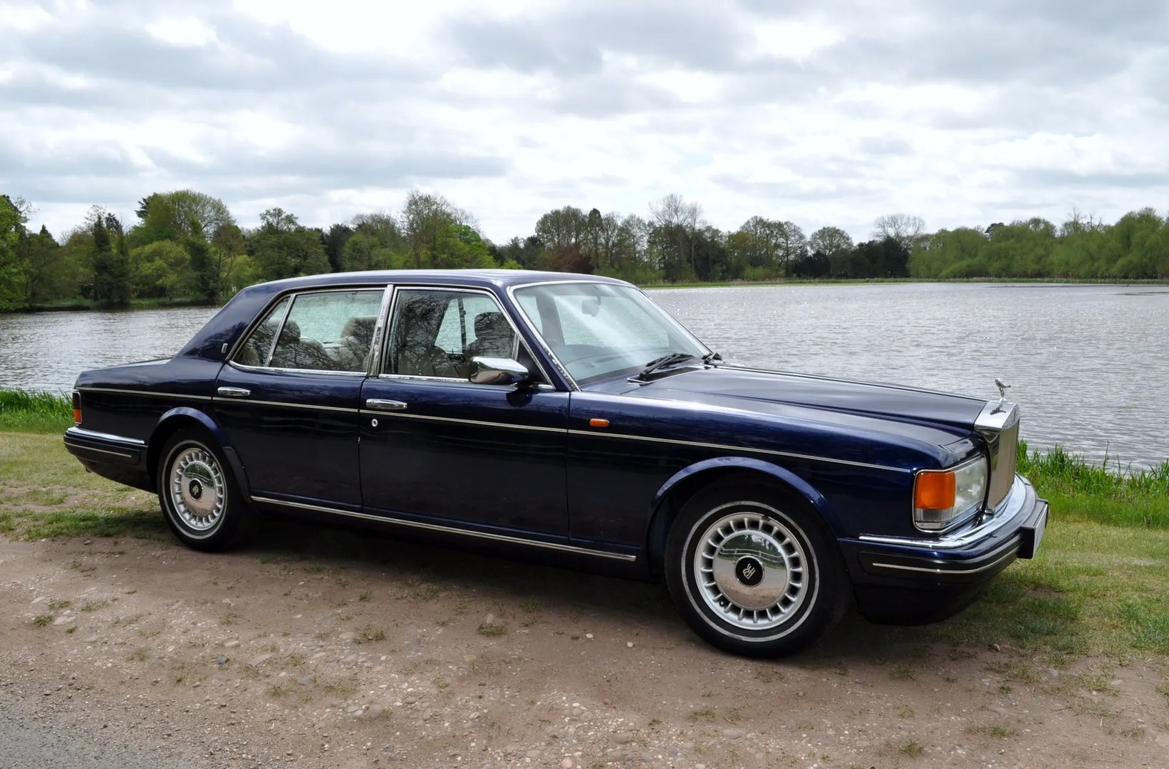 Rolls-Royce_Silver_Spirit_4_generation__Sedan__2.jpg
