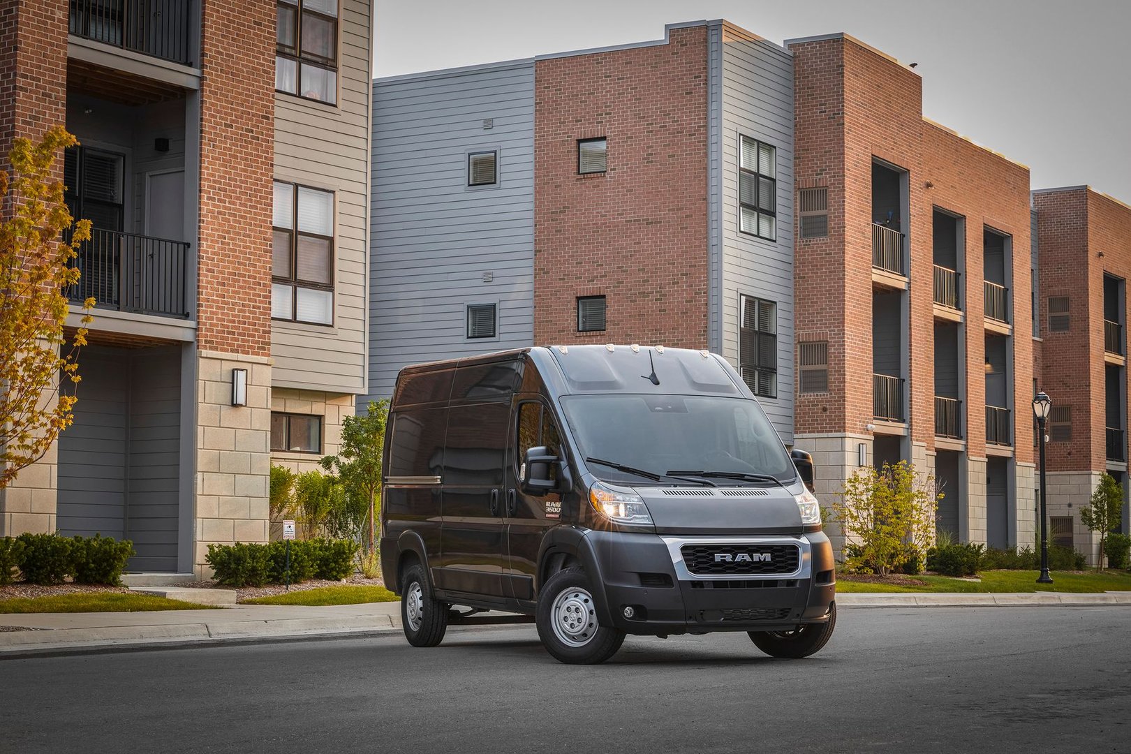 ram_Promaster_1_generation_restyling__Van_Long__3.jpg