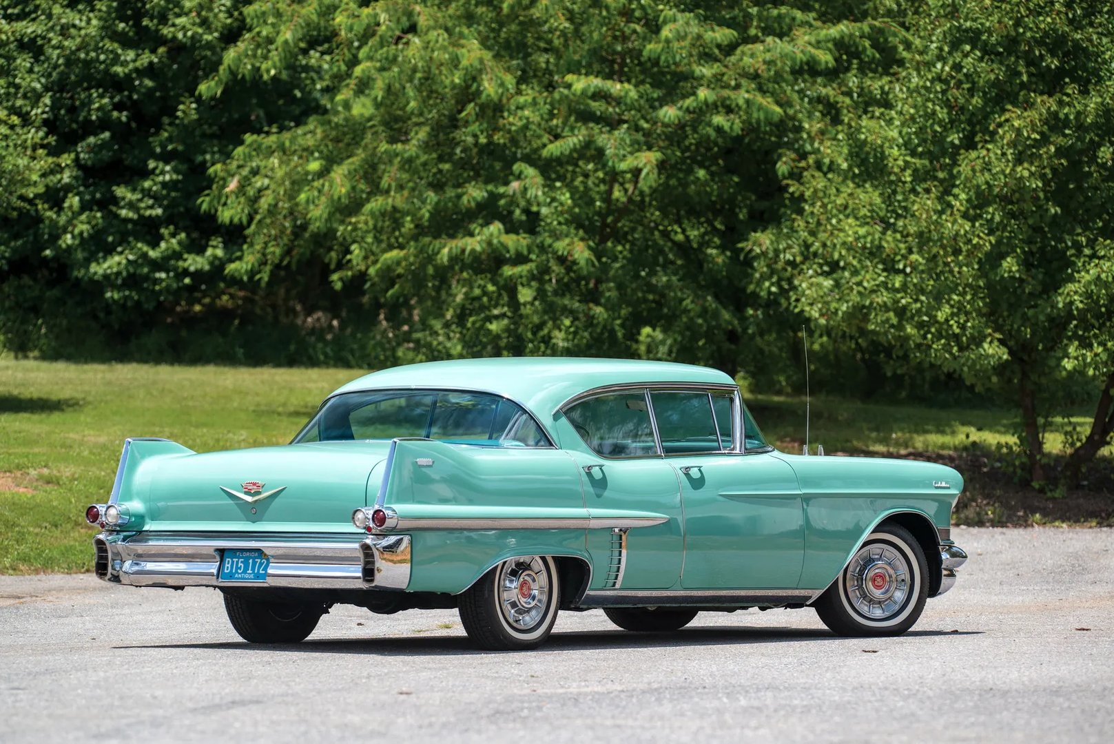 Cadillac_Series_62_5_generation__Sedan_Hardtop__1.jpg
