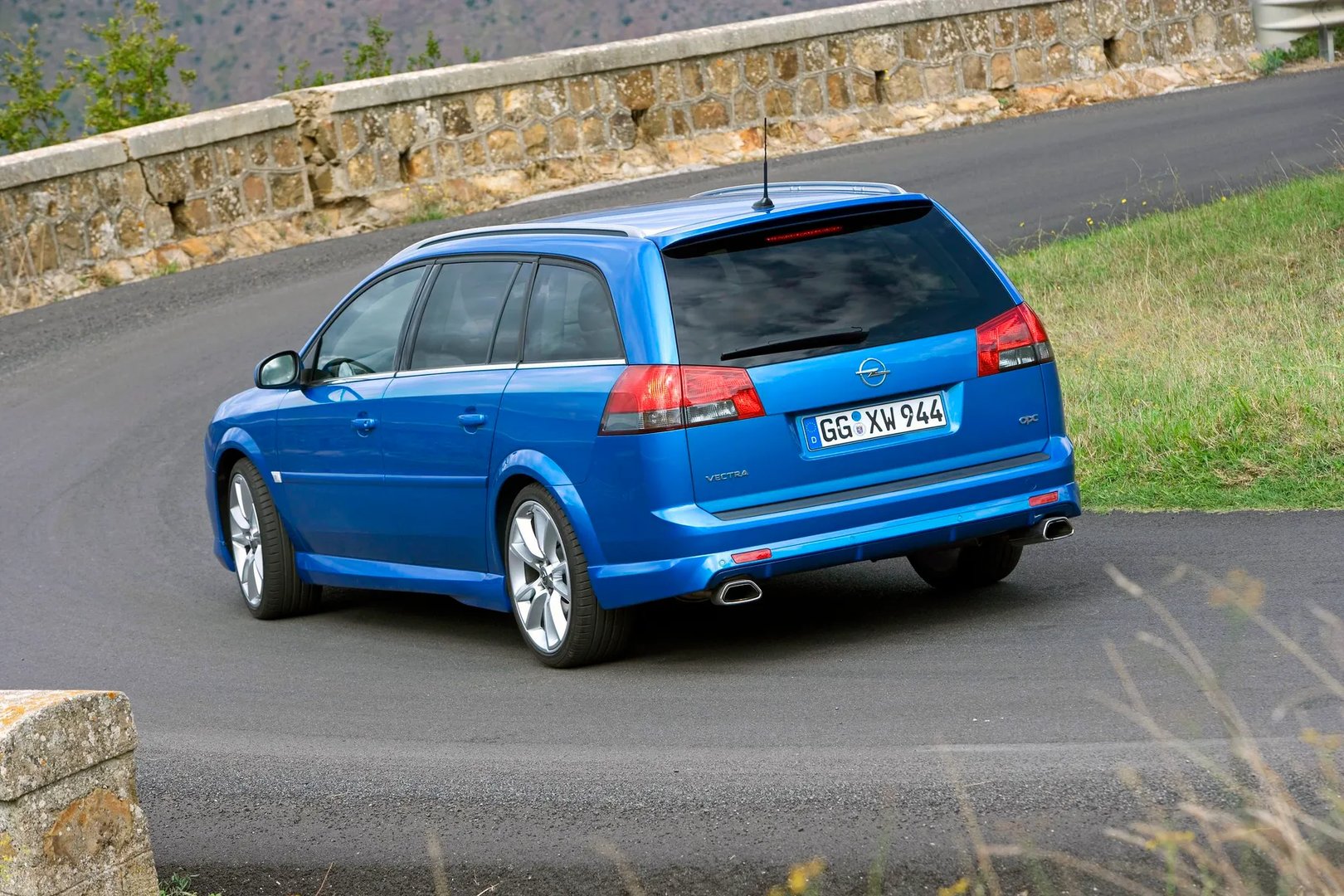 Opel_Vectra_OPC_3_generation_restyling__Estate_5-door__3.jpg