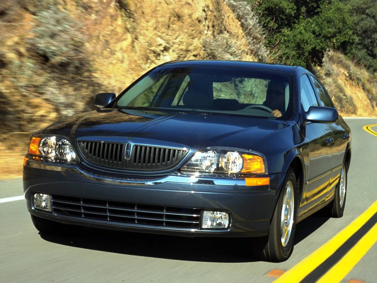 Lincoln_LS_1_generation__Sedan__4.jpg