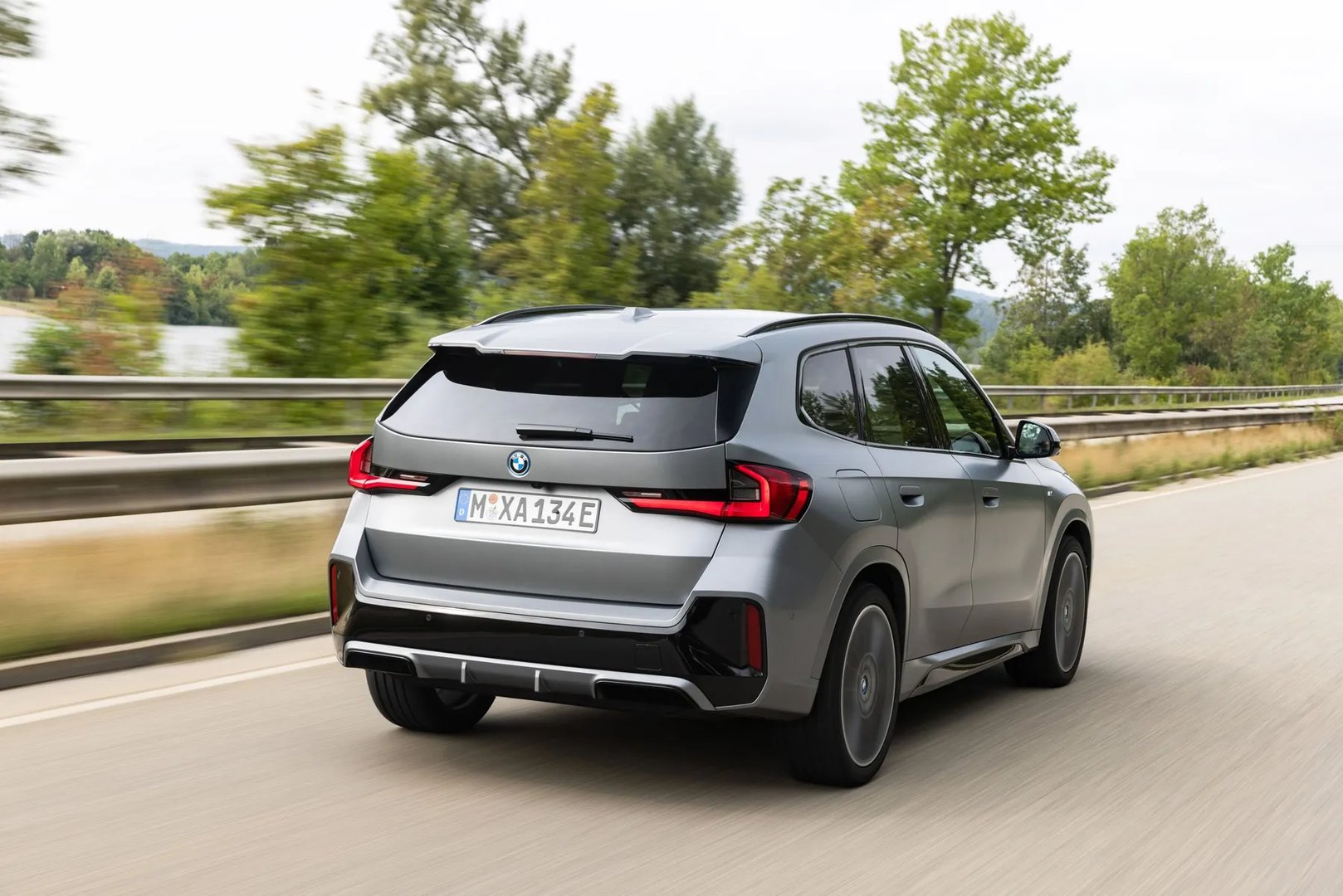 BMW_iХ1_1_generation__SUV_5-doors__8.jpg