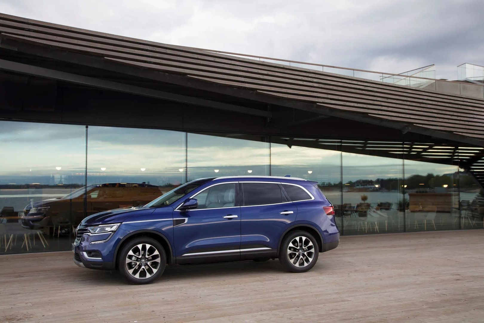 Renault_Koleos_2_generation__SUV_5-doors__8.jpg