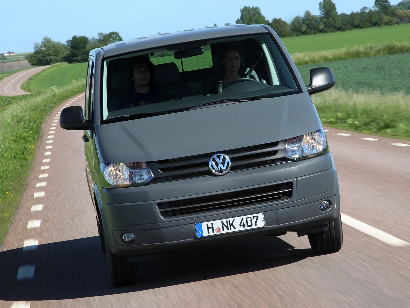 Volkswagen_Transporter_5_generation_restyling__Minivan__4.jpg