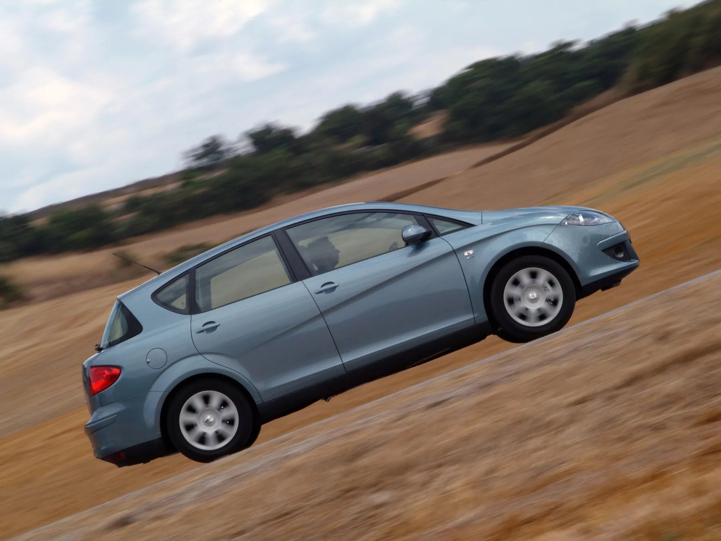 SEAT_Toledo_3_generation__Hatchback_5-door__8.jpg