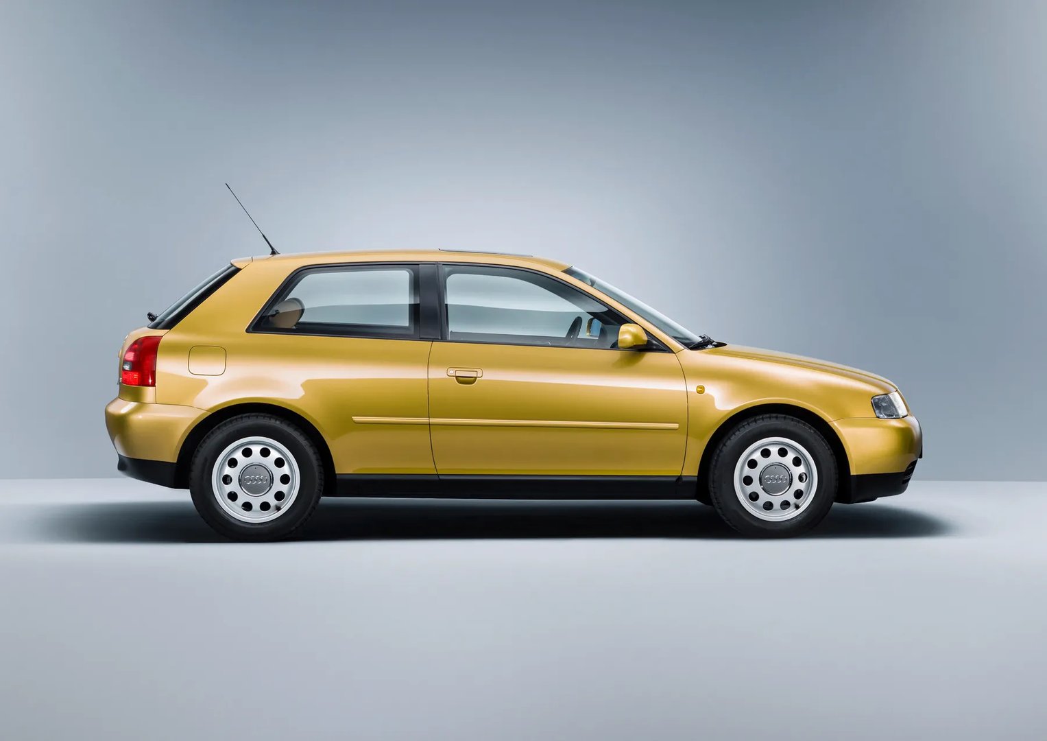 Audi_A3_1_generation__Hatchback_3-door__12.jpg