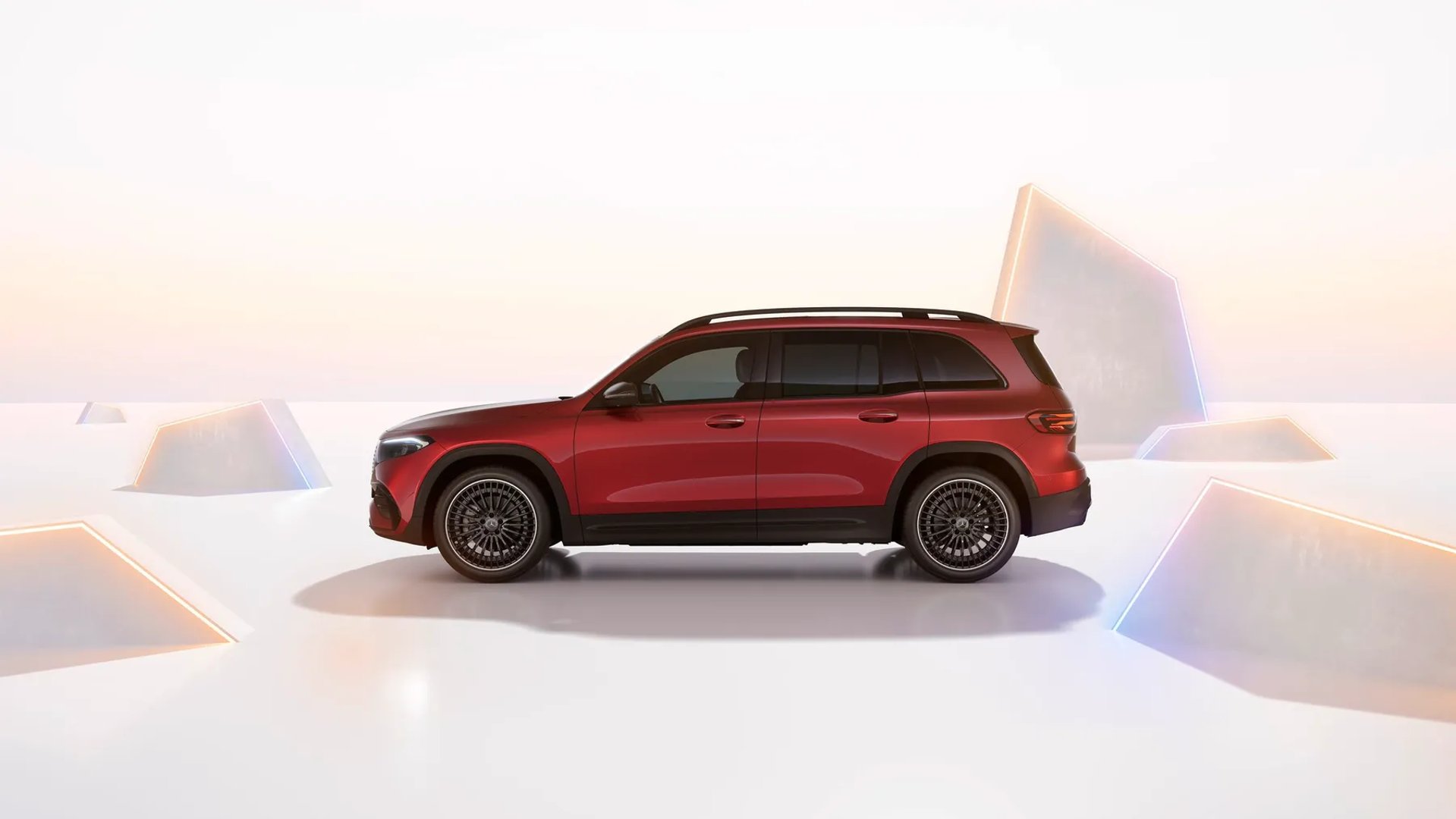 Mercedes_EQB_1_generation_restyling__SUV_5-doors__3.jpg