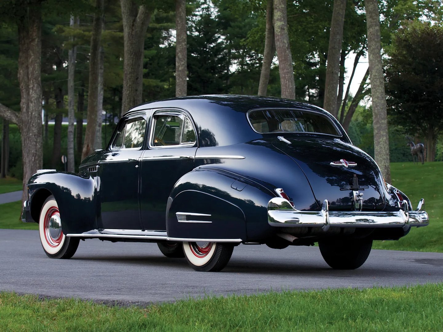 Buick_Super_1_generation__Sedan__1.jpg