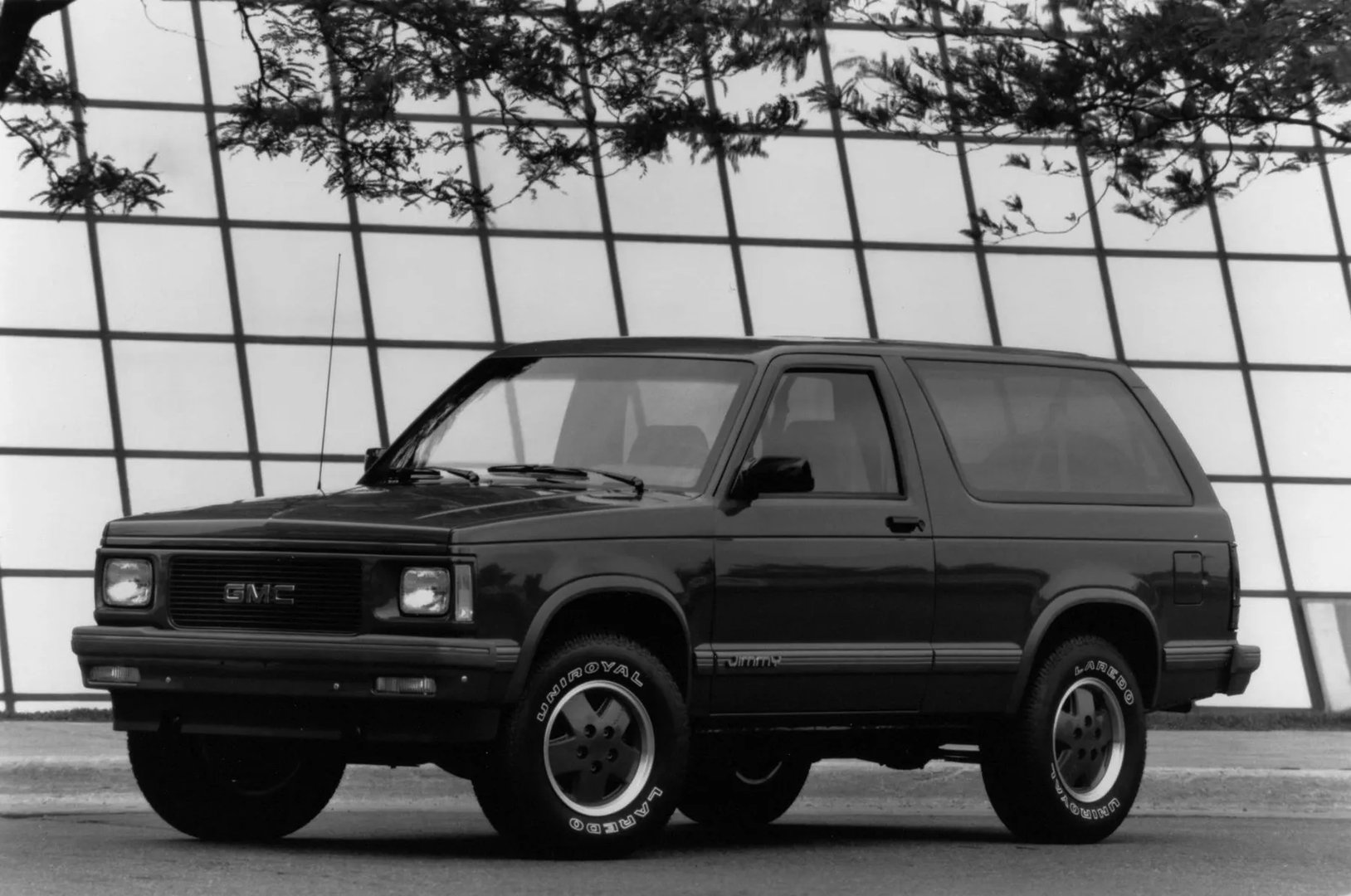 GMC_Jimmy_1_generation__SUV_3-doors__5.jpg