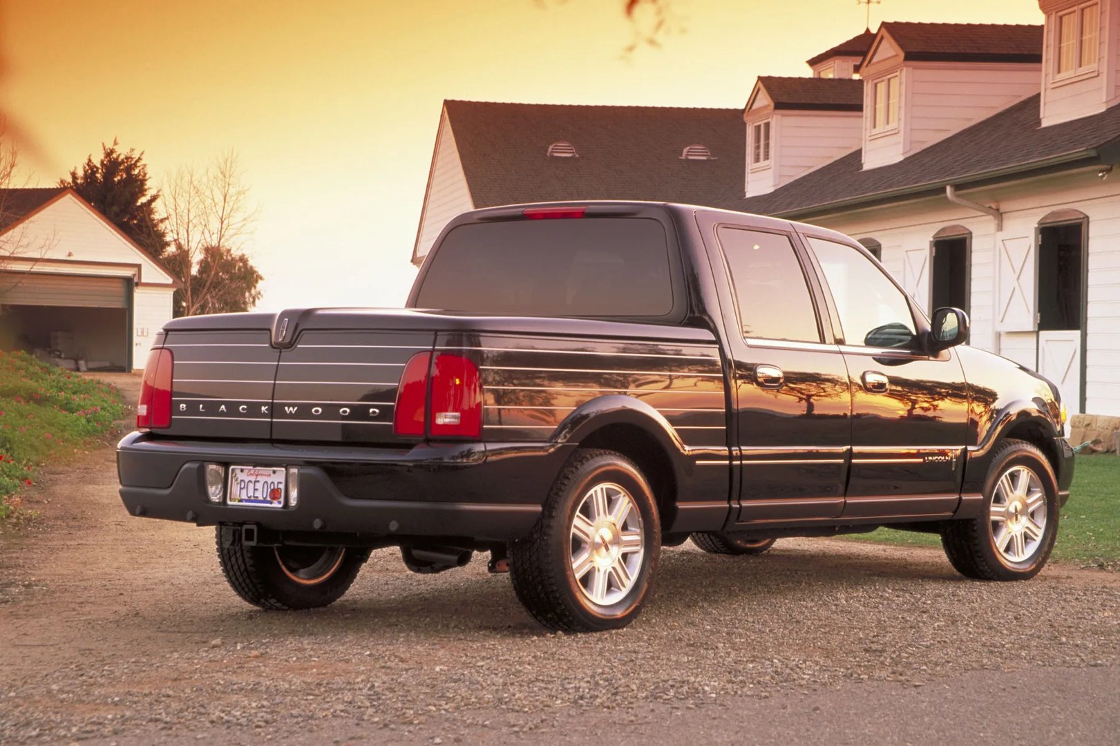 Lincoln_Blackwood_1_generation__Pickup_double-cab__2.jpg