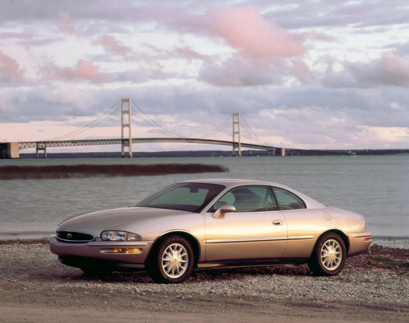 Buick_Riviera_8_generation__Coupe__6.jpg