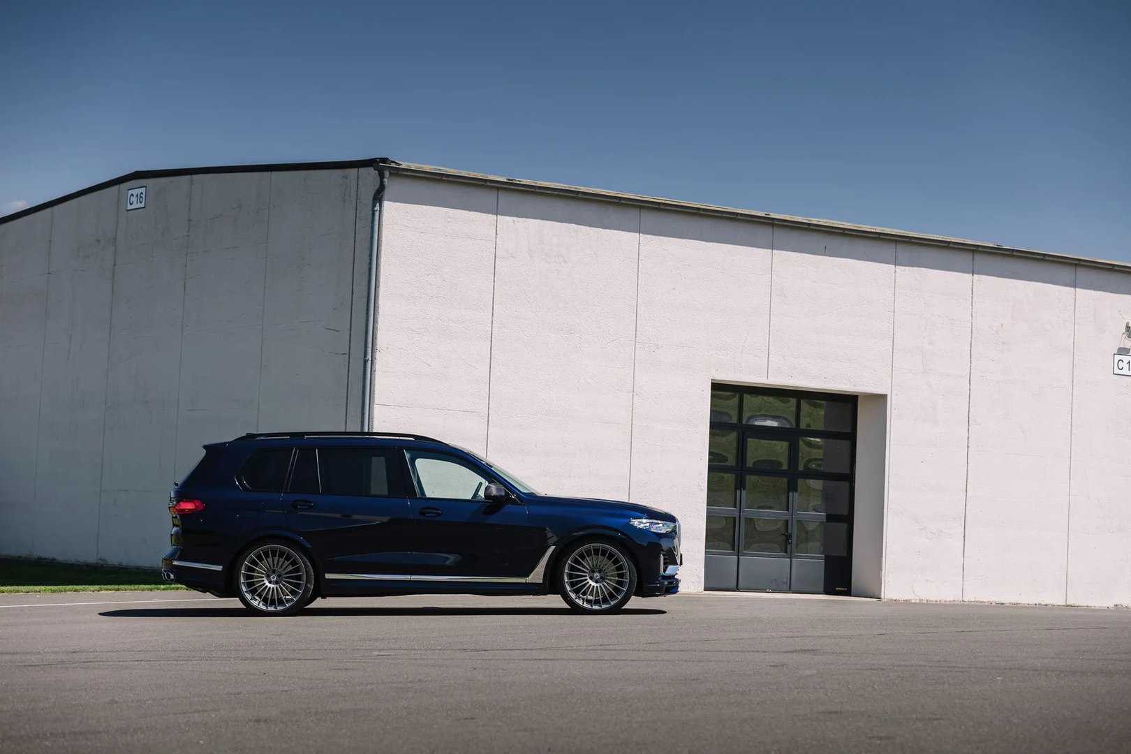 Alpina_XB7_1_generation__SUV_5-doors__3.jpg