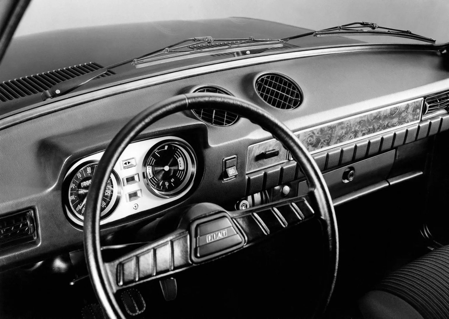 Fiat_128_1_generation__Sedan__6.jpg