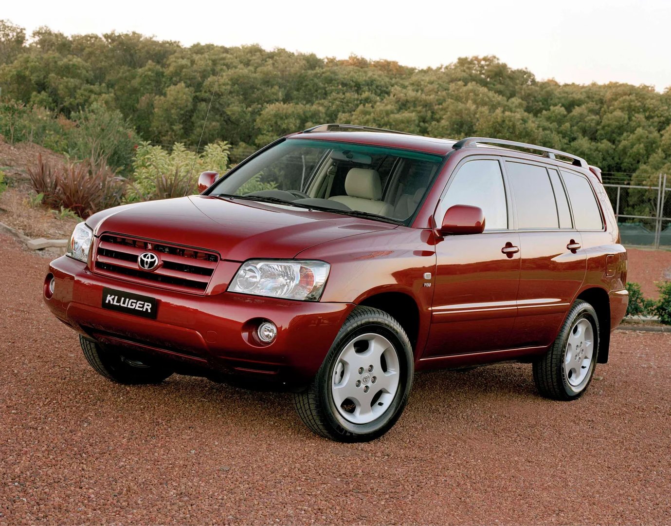 Toyota_Kluger_1_generation_restyling__SUV_5-doors__3.jpg